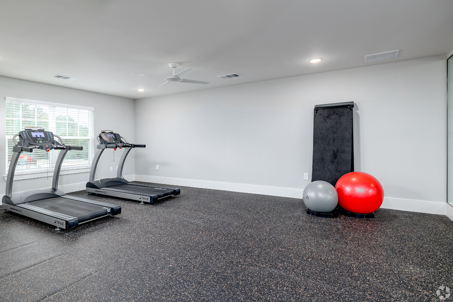 Gym with treadmills 