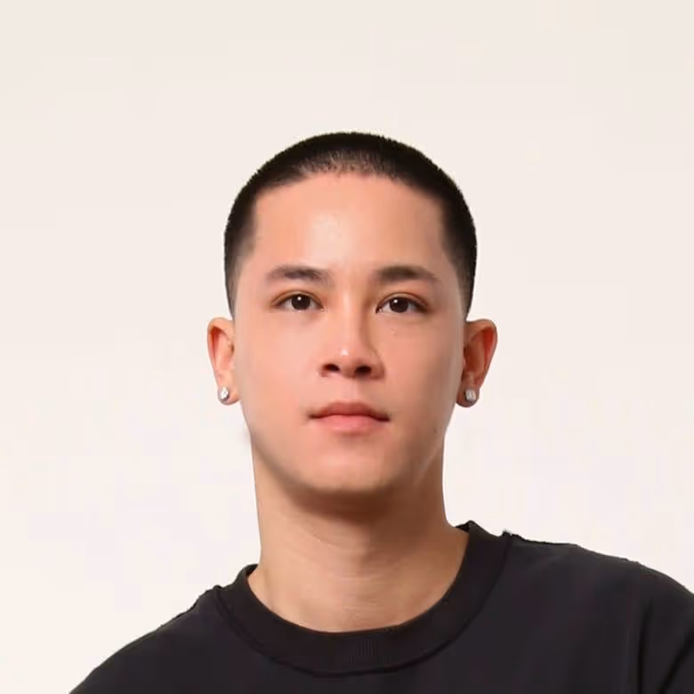 Portrait of Jady Pham, co-founder of Kloud Health and experienced anesthesiologist, dedicated to providing expert care in wellness and health services.