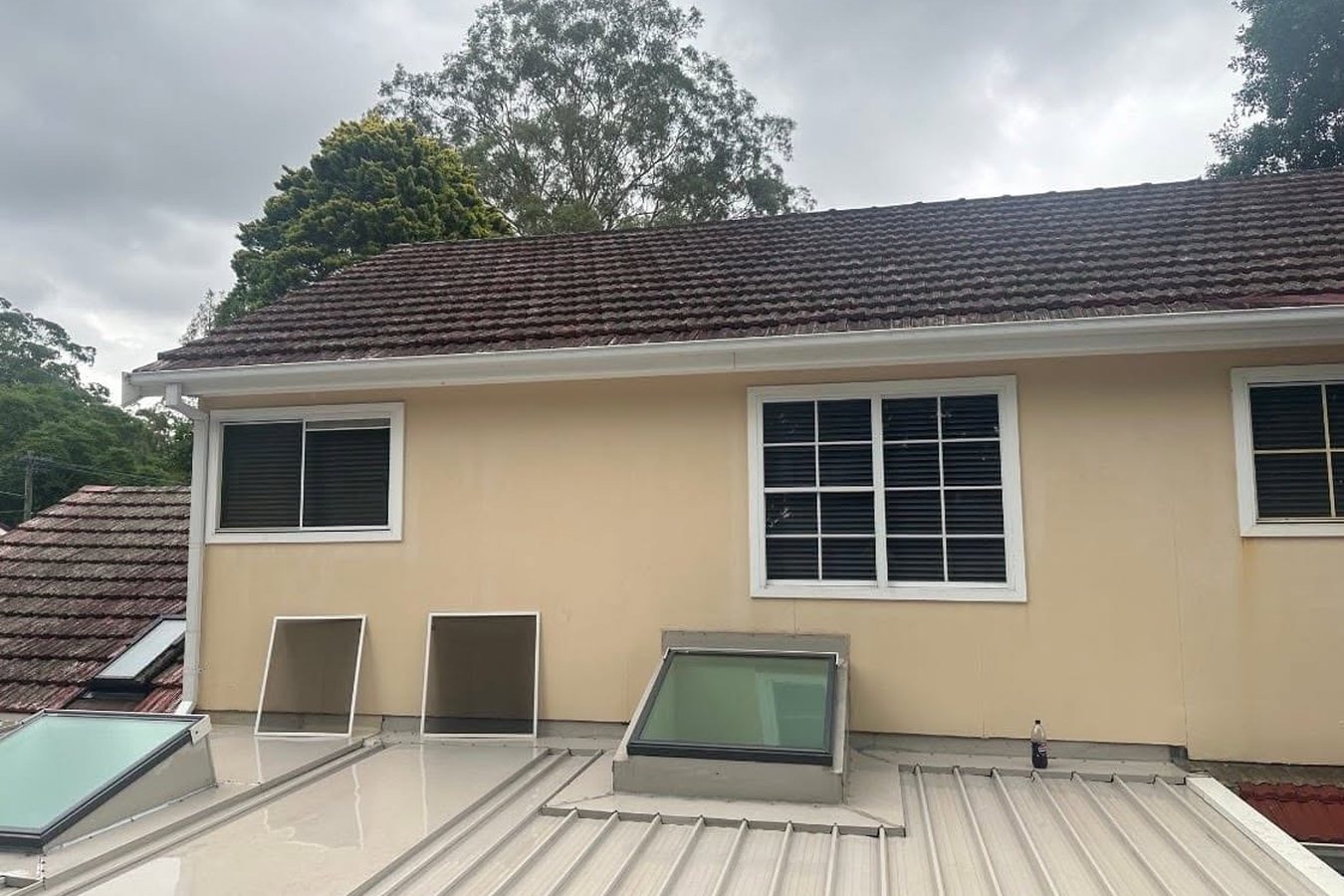 The same rendered wall after soft washing, restored to an even clean finish.