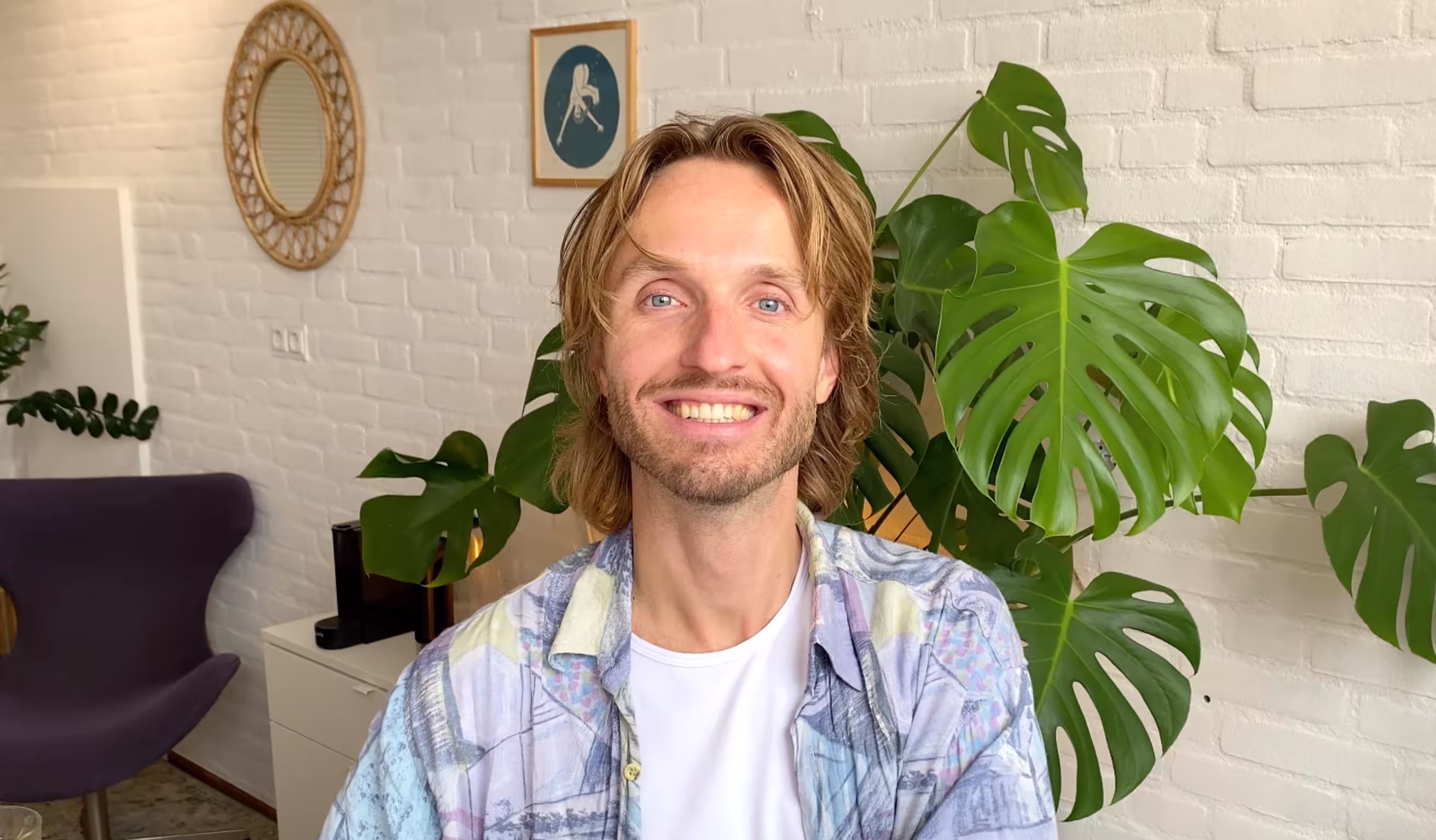Foto van Daan Pothoven in zijn kantoor.