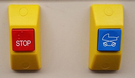 Bild på barnvagns/rullstolsknapp i Scaniabuss