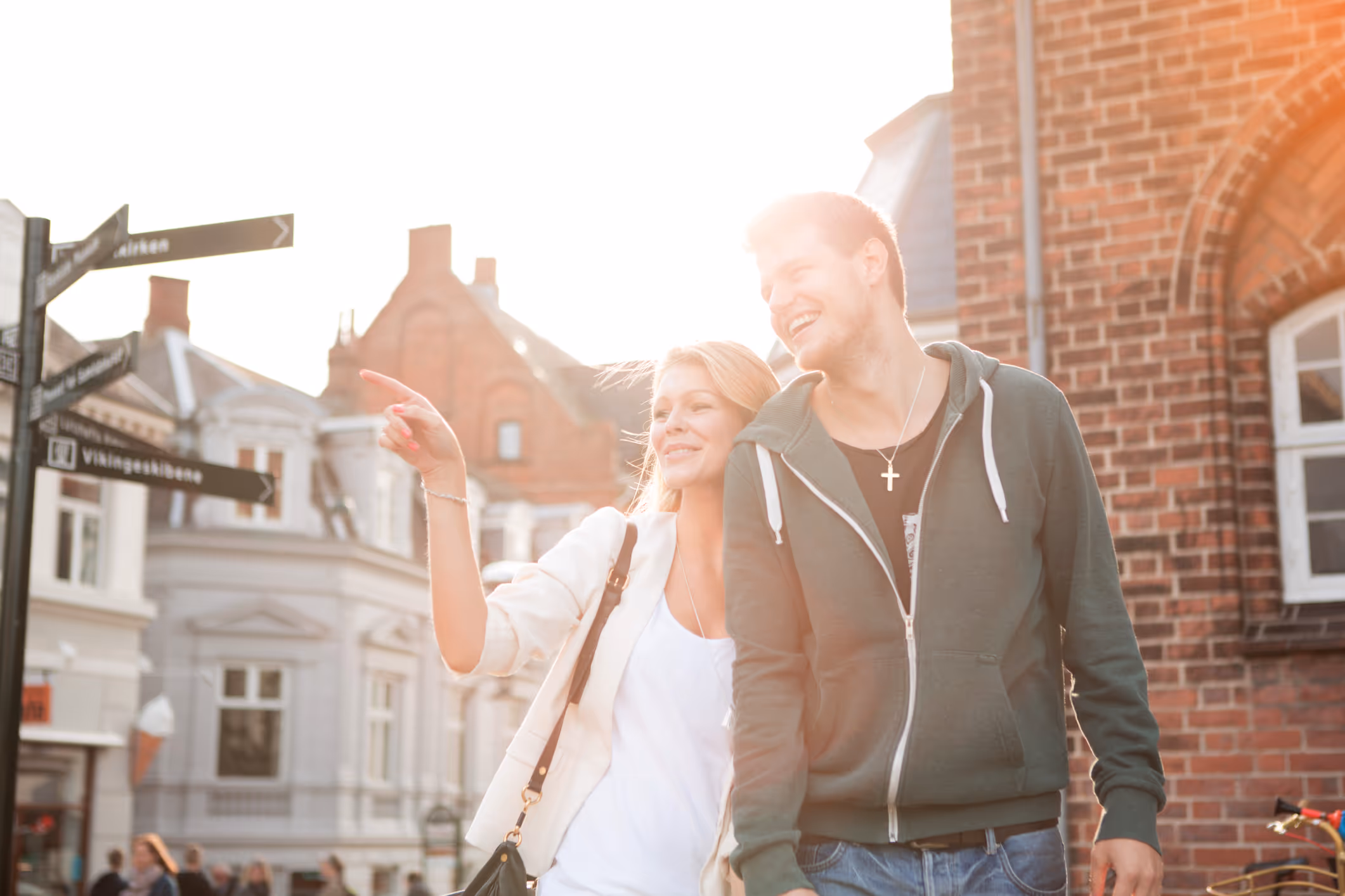 Paar beim Stadtbummel