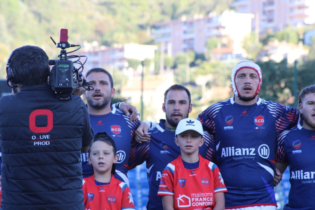 cameraman qui film l'équipe