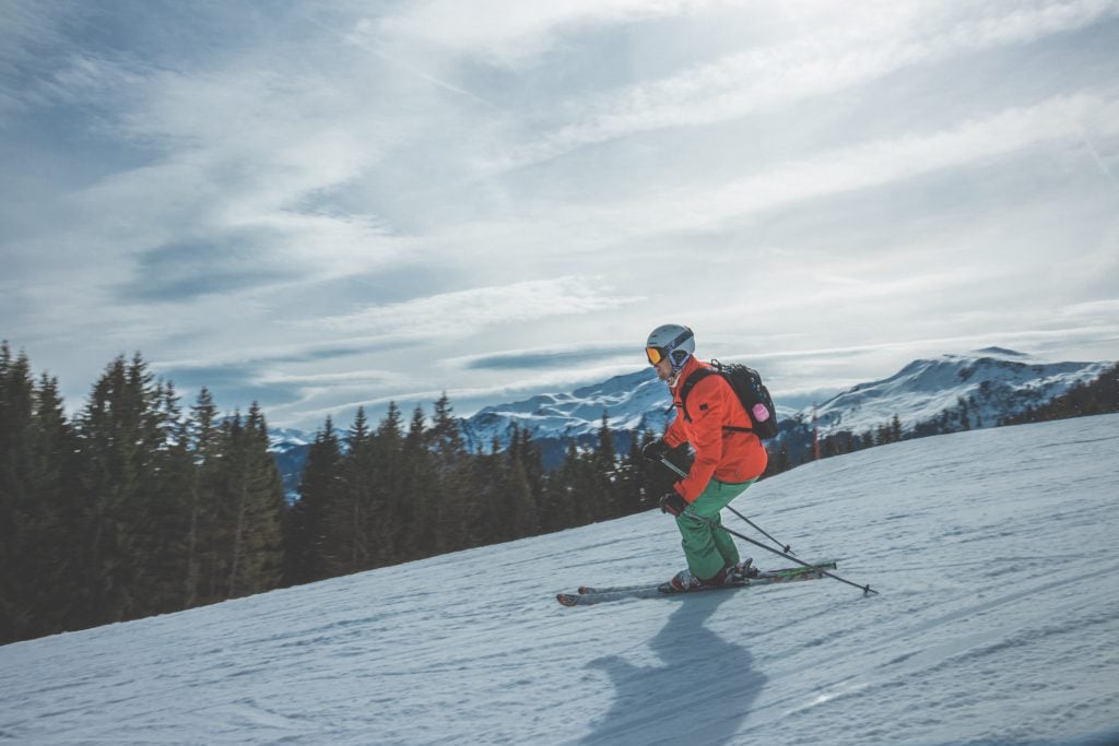 étudiant qui fait du ski