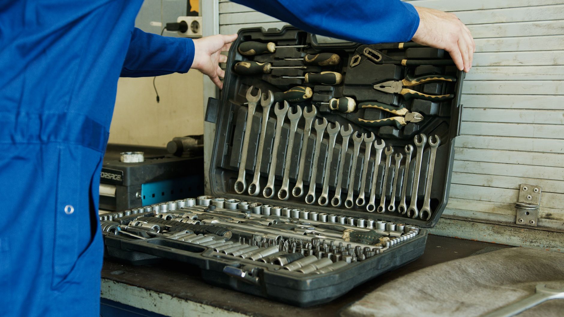 How to Move from Military to Civilian Aircraft Maintenance