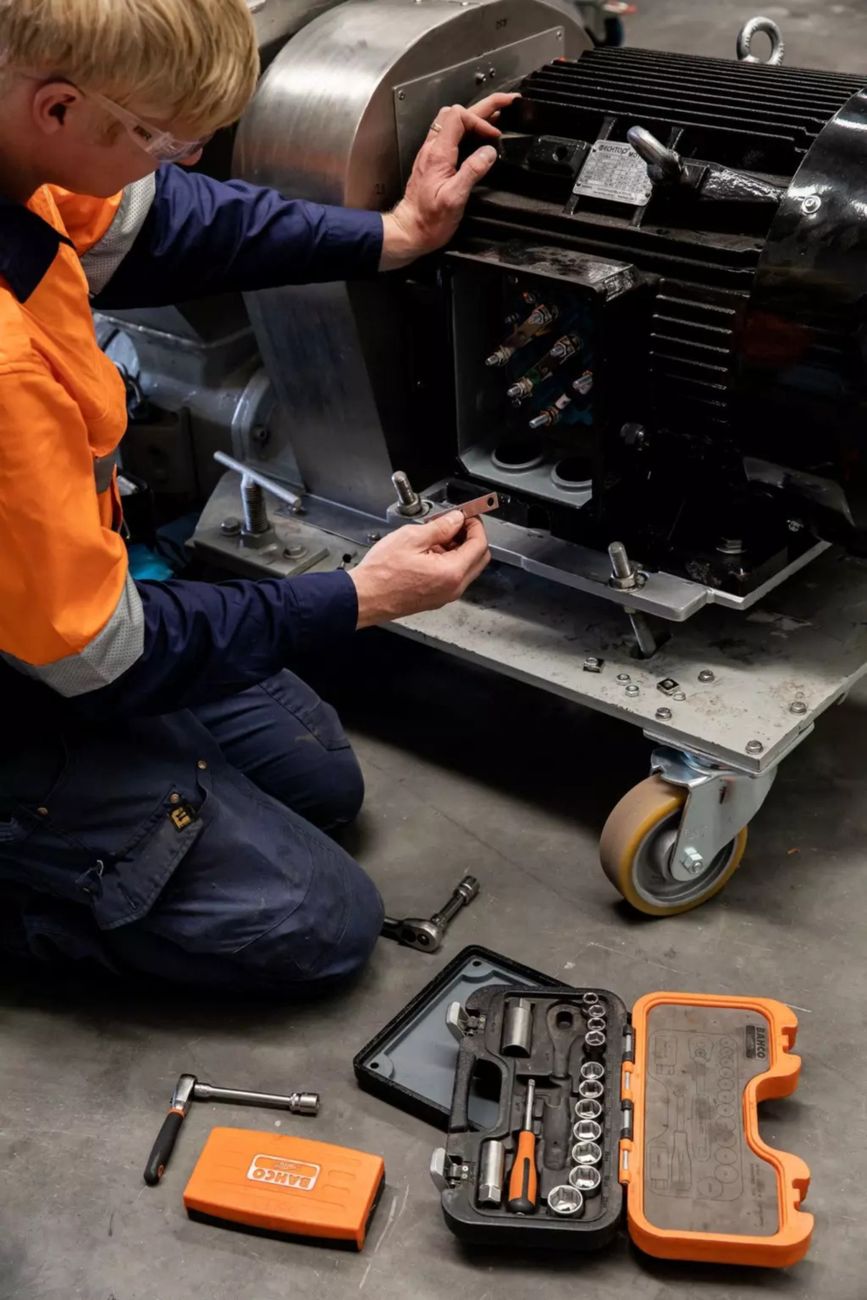 How to Move from Military to Civilian Aircraft Maintenance