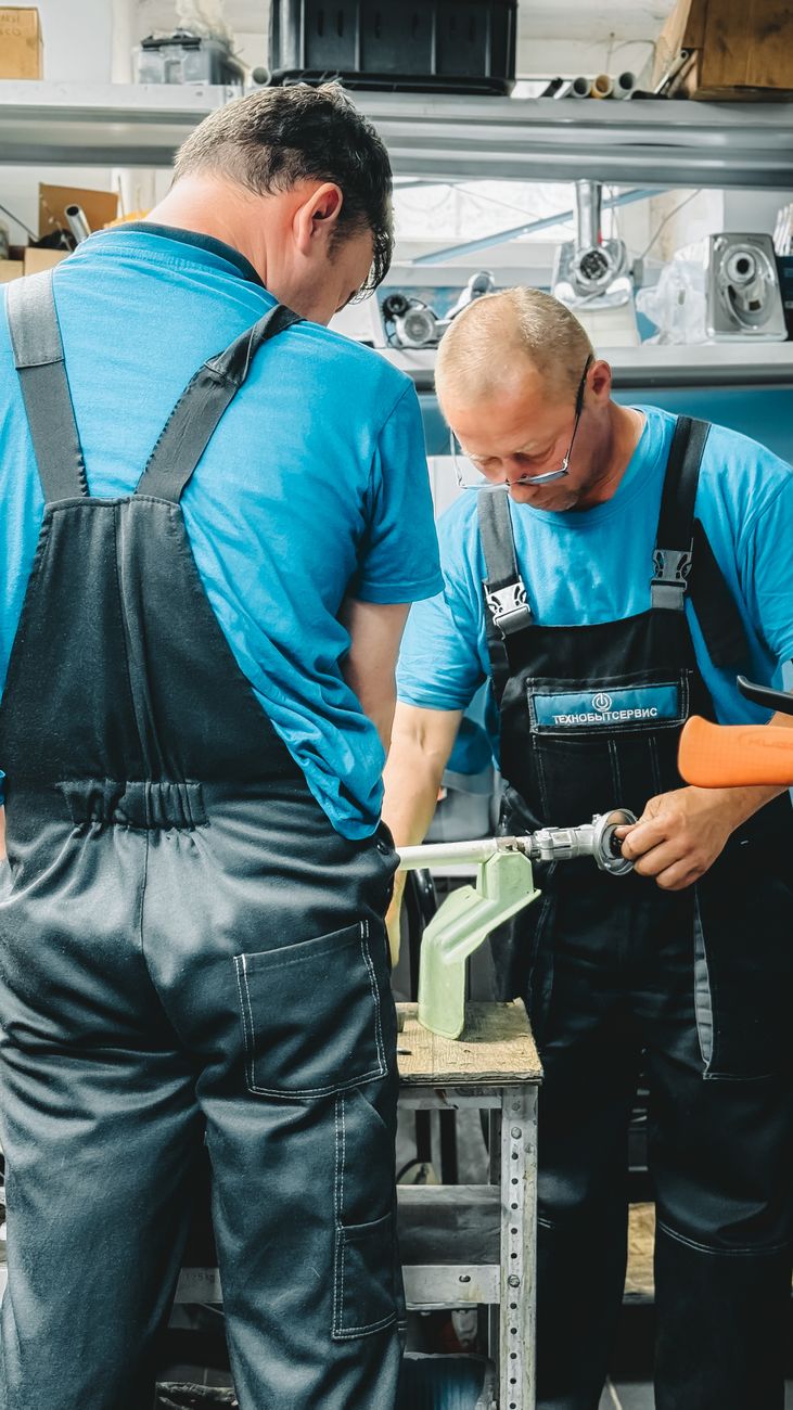 What does a line maintenance engineer do at a line station?