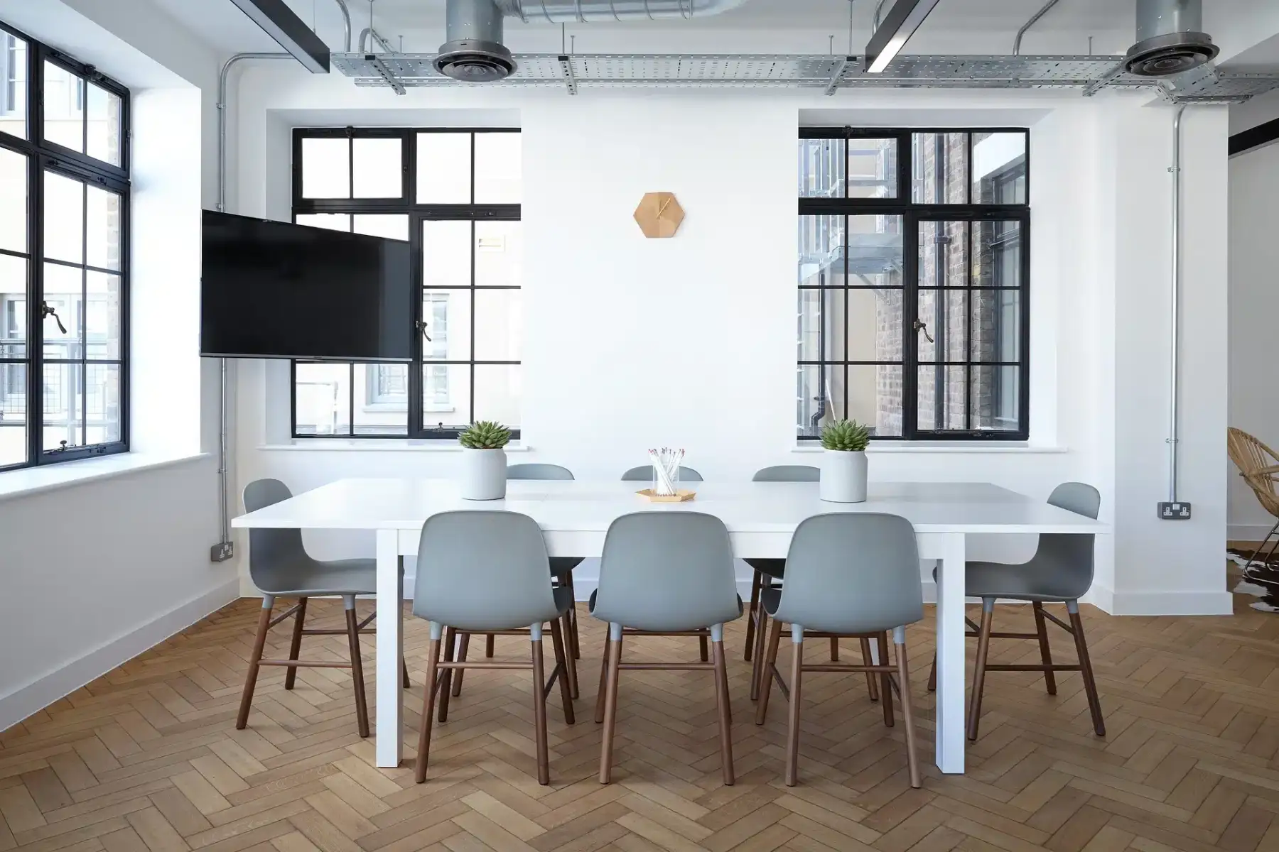 An Essential Guide to How a Clean Office Improves Employee Productivity