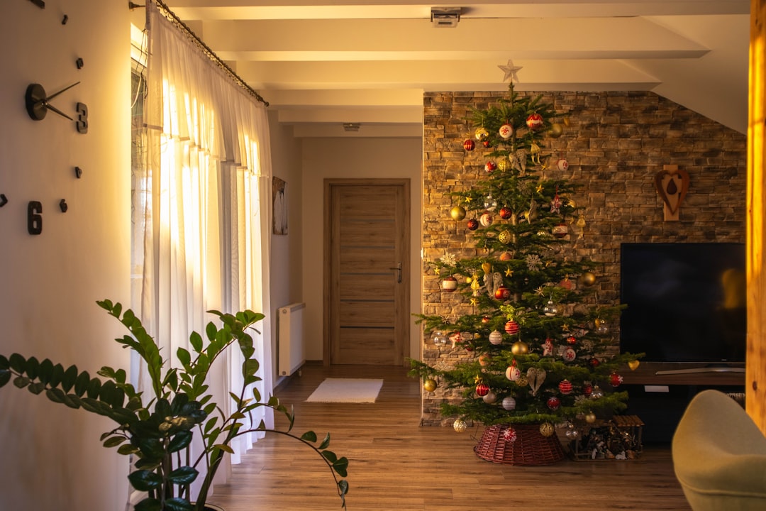 10 No-Nonsense Tips for Last-Minute Holiday Hosting Cleaning