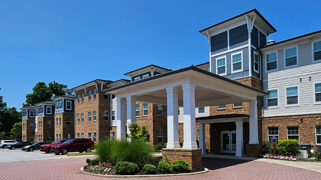 Exterior of Manor at Broad Street