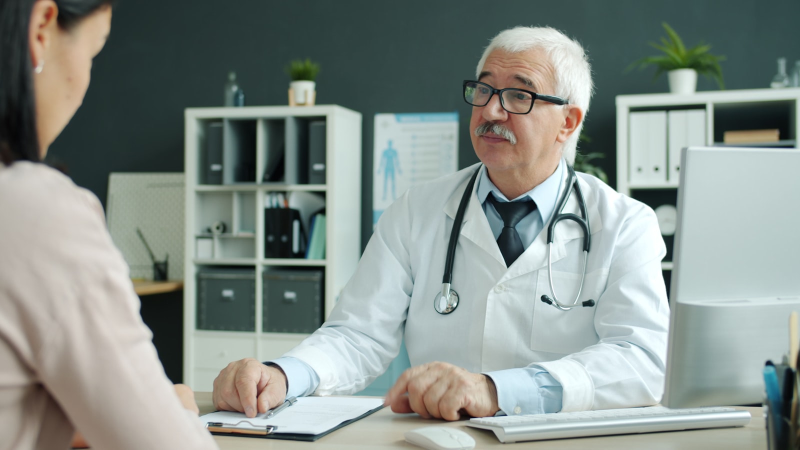 Médecin du travail, inspecteur du travail : qui assiste de droit aux réunions du CSE ?