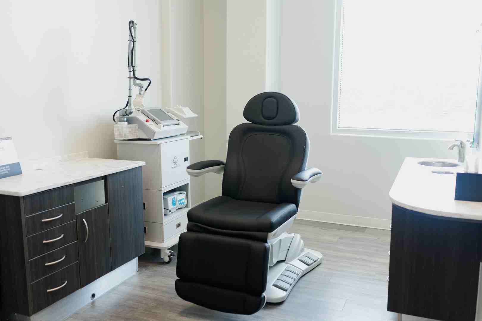 Professional and welcoming consultation room - temporal brow lift