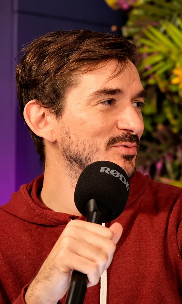 Portrait de Luc, cofondateur de Lodio, au micro