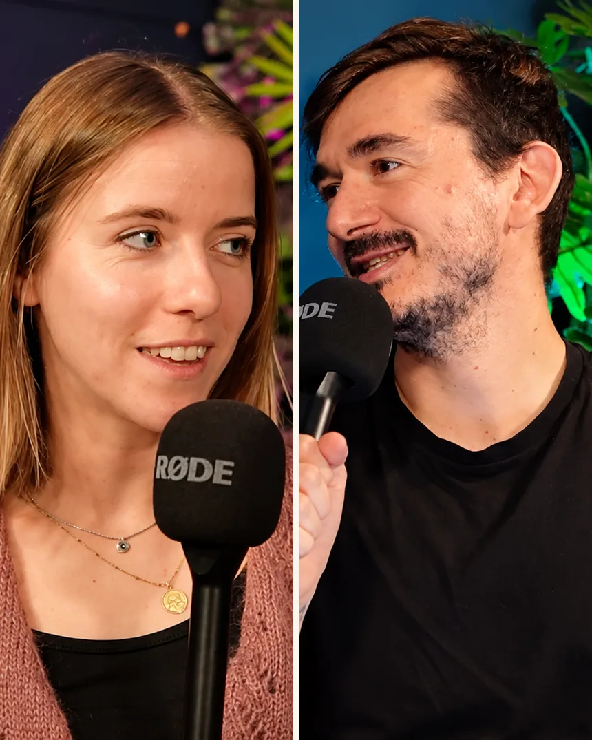 Portrait de Léa, cofondatrice de Lodio, au micro