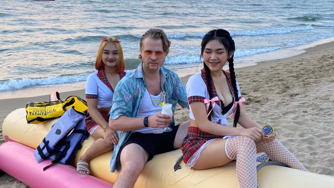 Kamping Kitsch Club Goes Pattaya