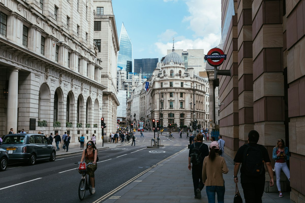 Why Busy Professionals in London Love Our Laundry & Dry Cleaning Services