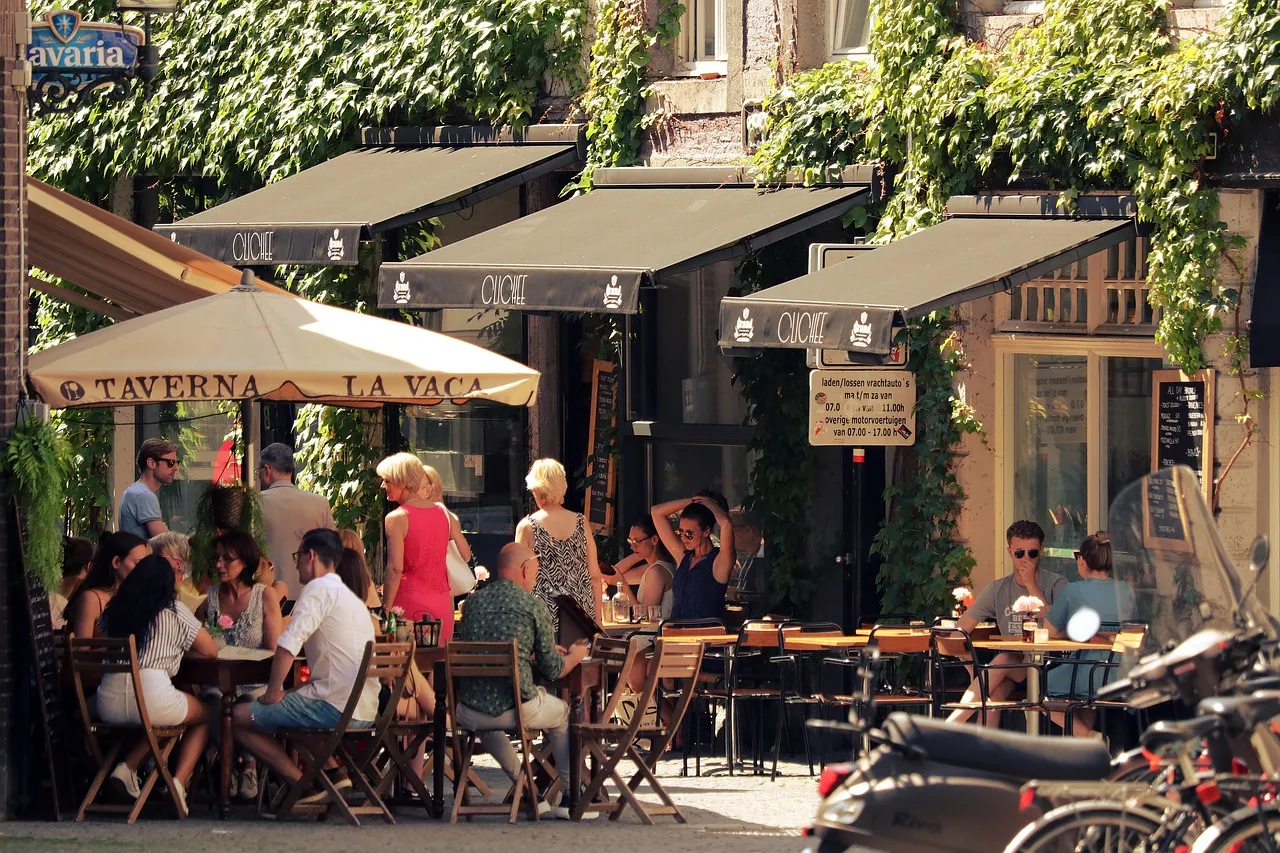 a cafe attracting new customers