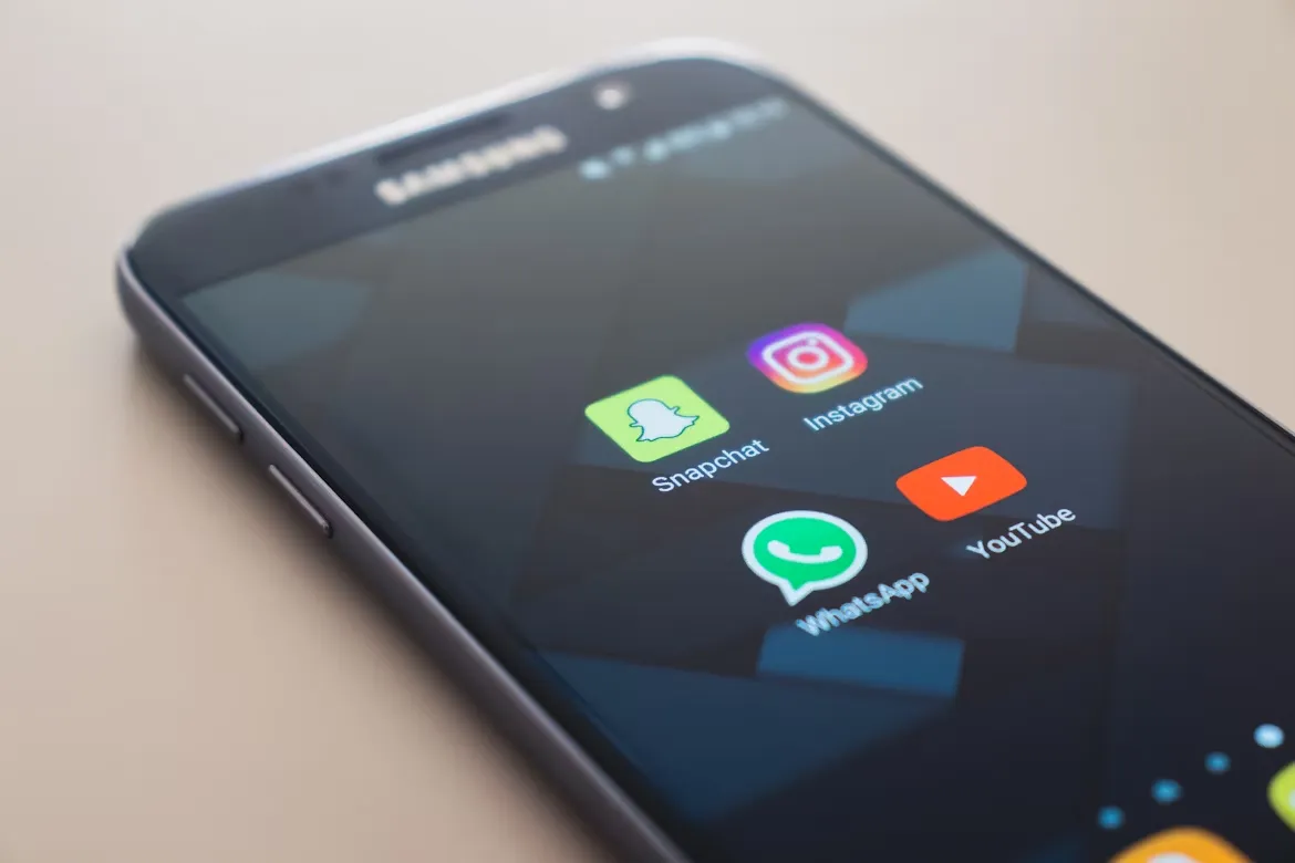 Samsung phone displaying icons