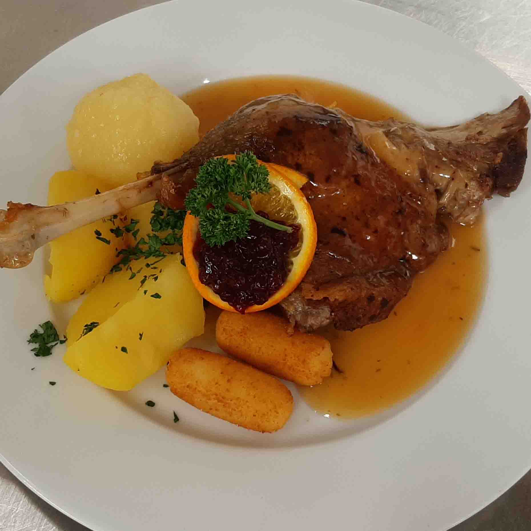 Eine Gans mit Beilage