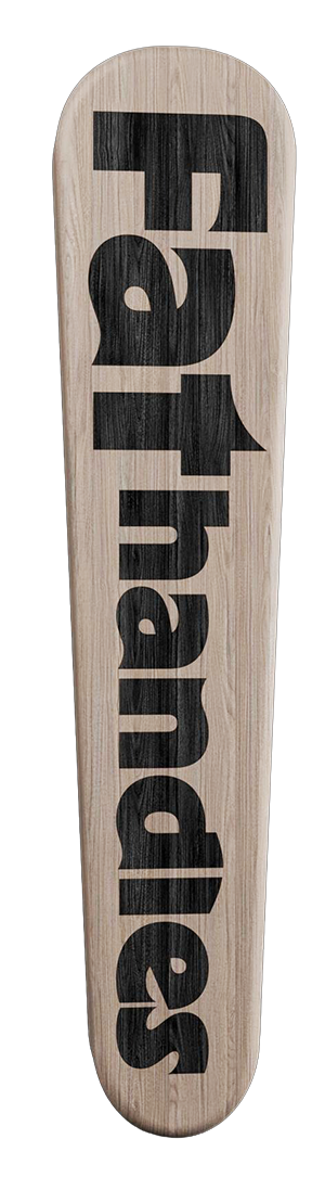 Individueller Holz-Zapfhahn mit dem Schriftzug „Fathandes“.