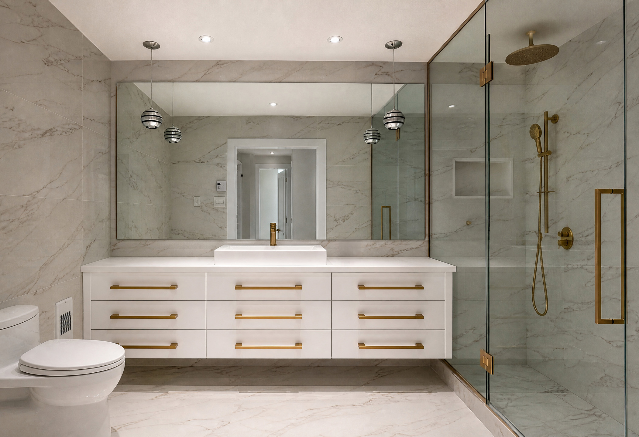 Contemporary Bathroom renovation Montreal