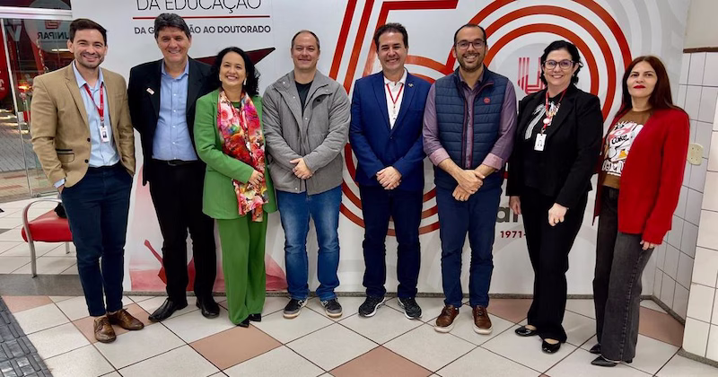Diretoria de Educação discute inovação na gestão acadêmica em visita a Francisco Beltrão