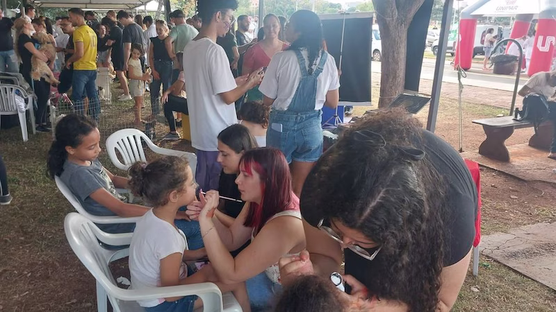 Em Toledo, acadêmicos da Unipar participam da feira “TooAudotando”