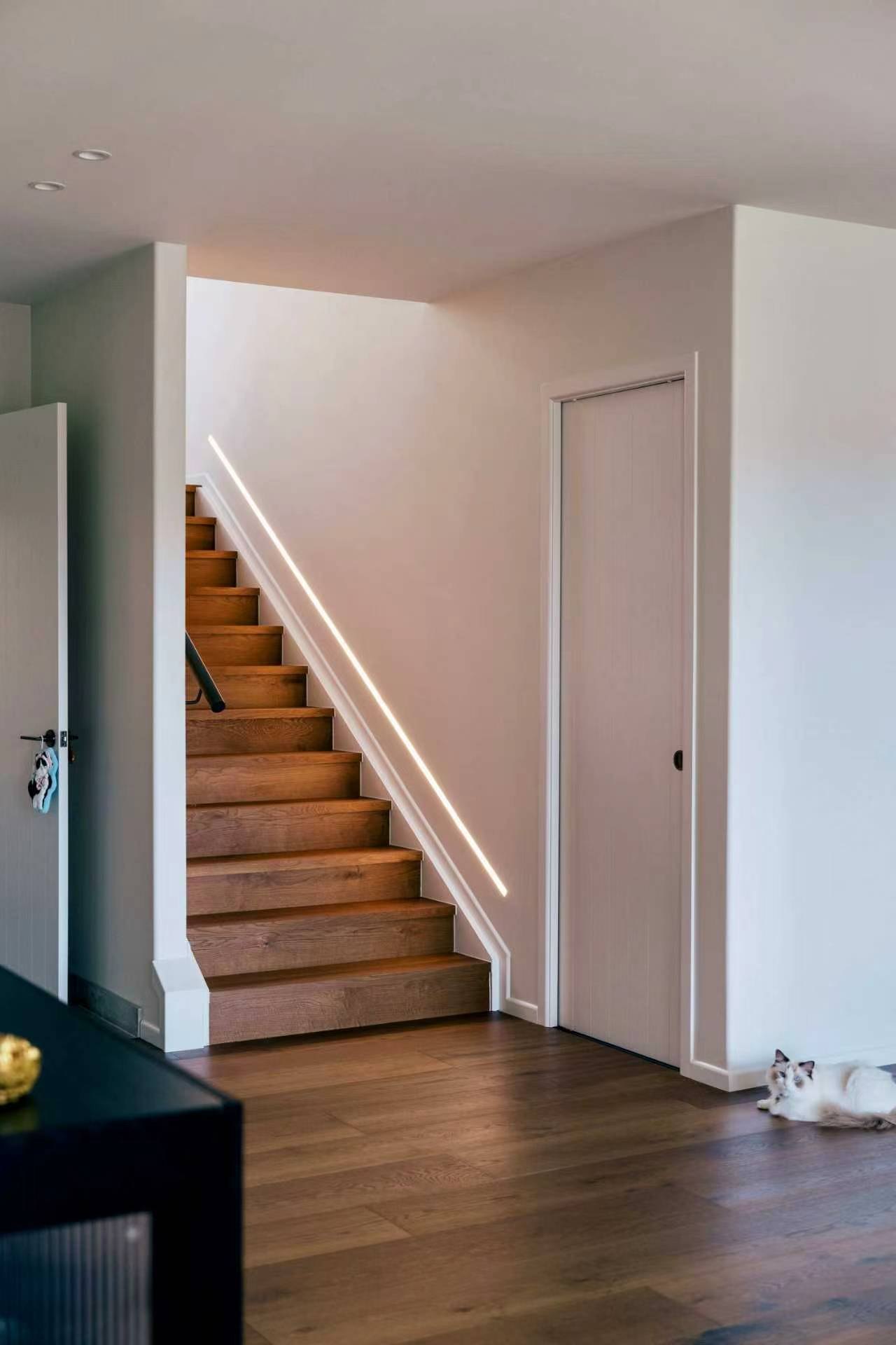 Oak timber flooring with matching stair treads, laid by Floorical in Tauranga