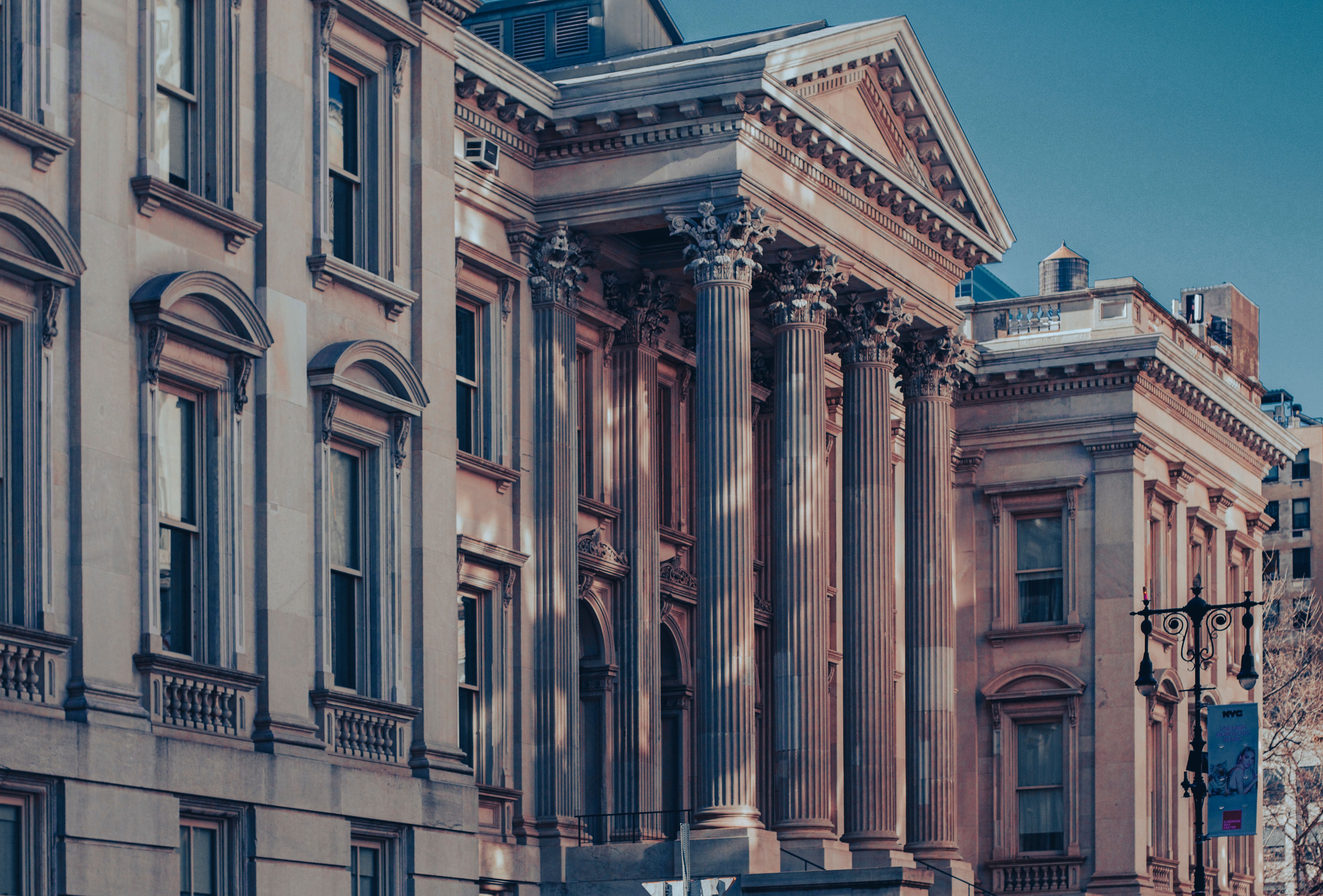 Facade of a courthouse building in Manhattan