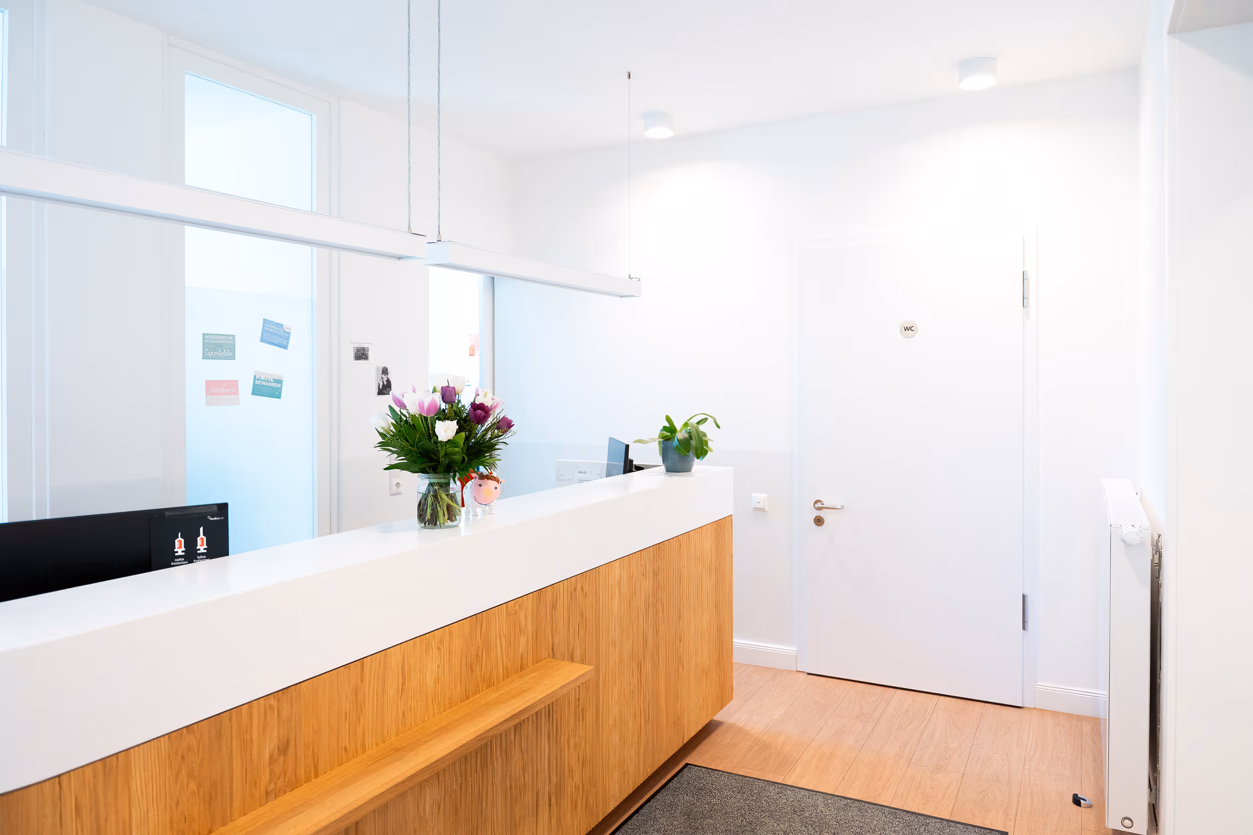 Praxisräume der Hausarztpraxis Dr. Winter in Lüneburg - Empfangsbereich.