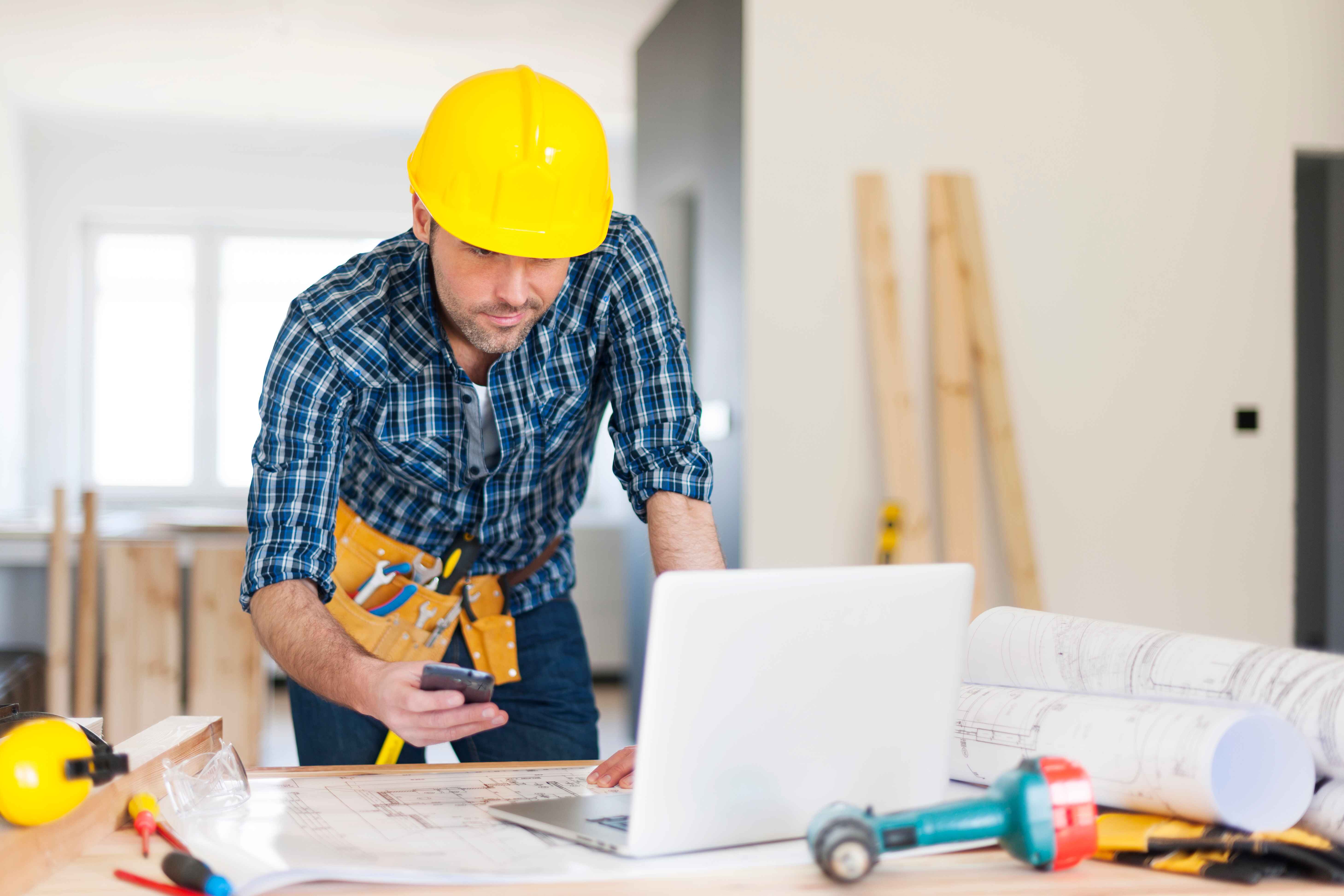 Closing bigger deals with less stress—contractors embracing 2025’s essential digital tools.