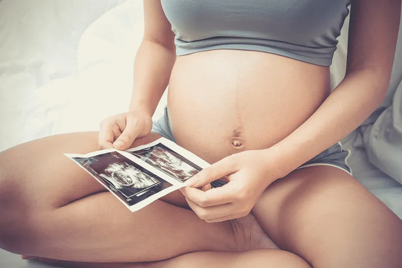 NIPT-test Göteborg med hembesök — legitimerad sjuksköterska tar blodprov hemma hos gravid kvinna från vecka 10