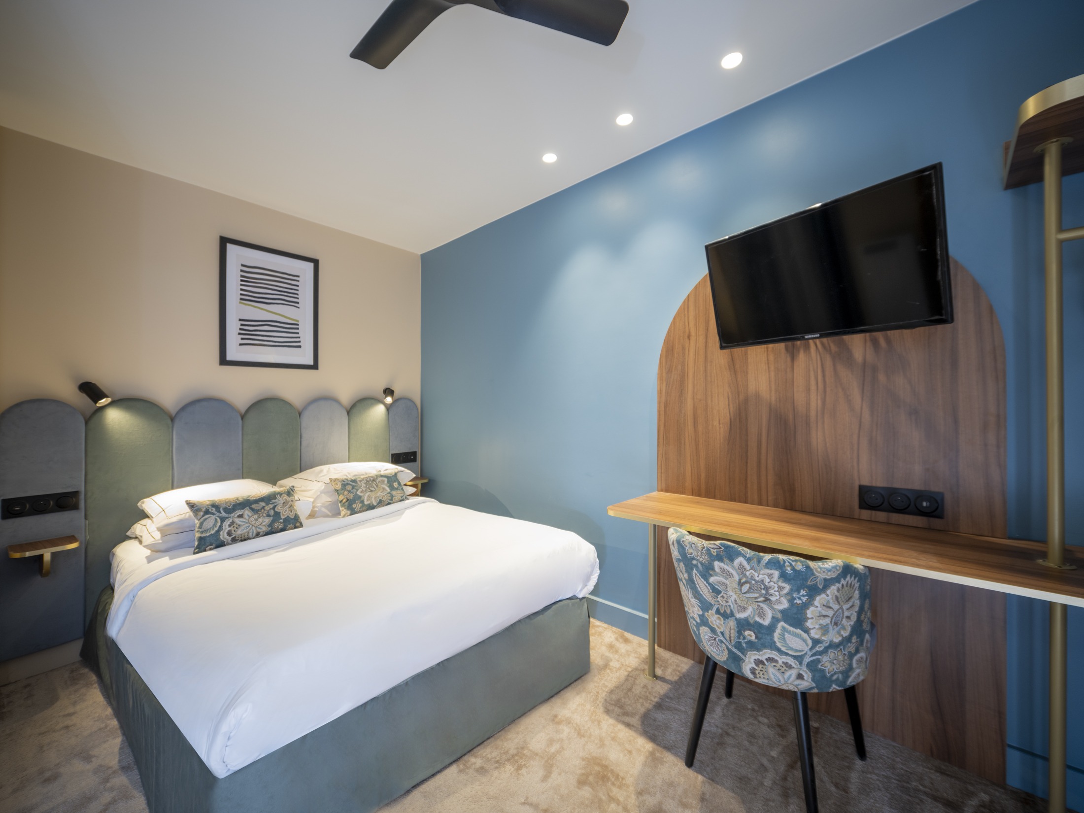 Chambre colorée et lumineuse