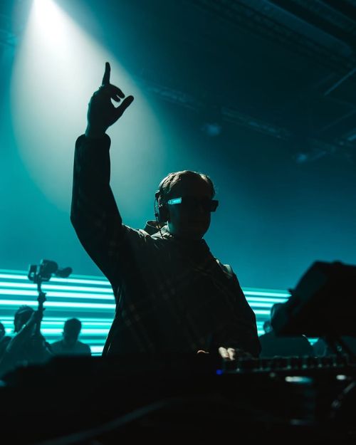 Max Dean Makes Unmissable Wolverhampton Debut