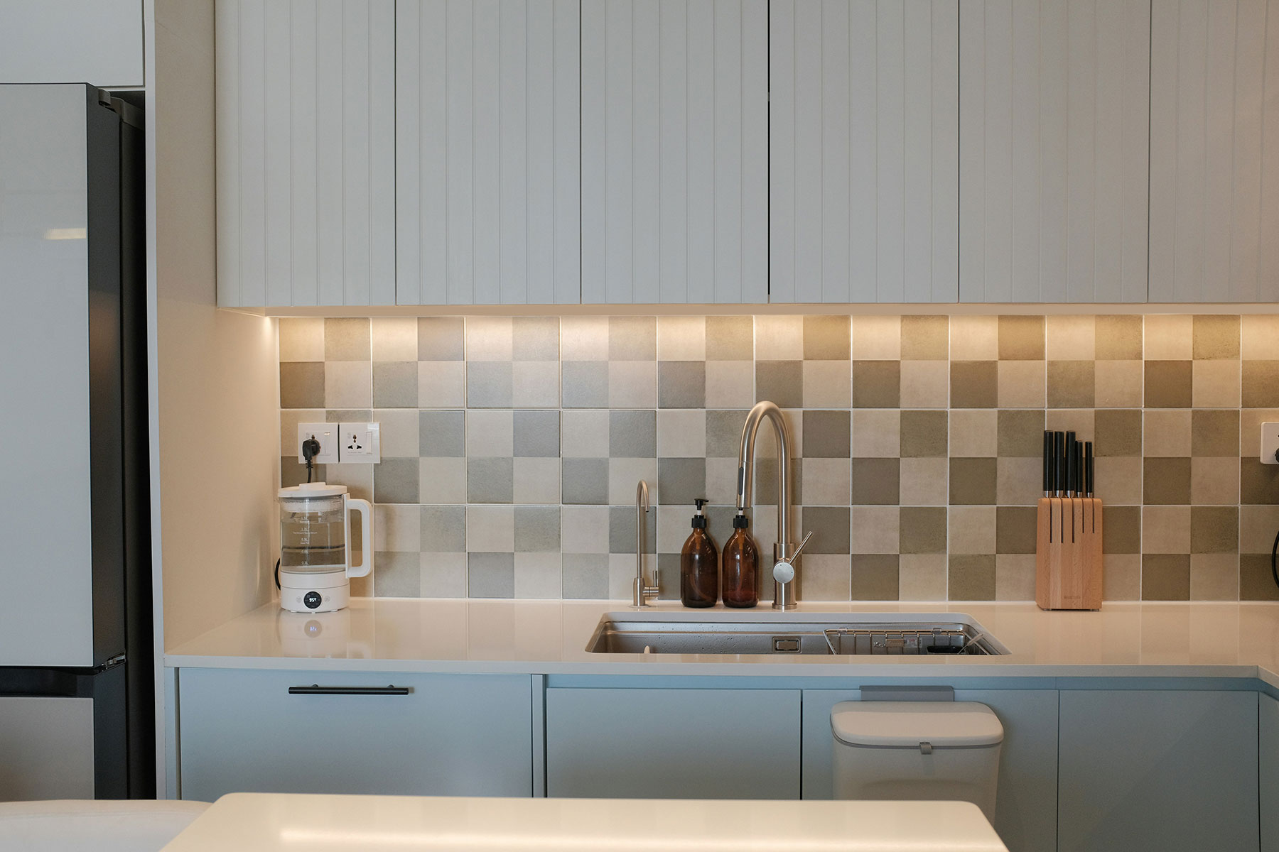 Under cabinet lighting