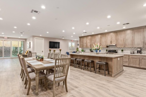 Dining room and shared kitchen at Ohana Straight Arrow North.