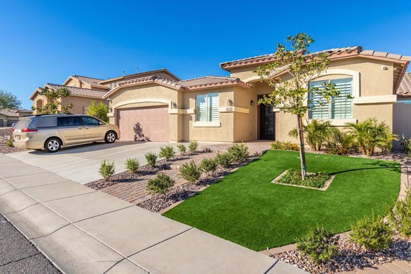 Home exterior and driveway at Ohana Straight Arrow North.