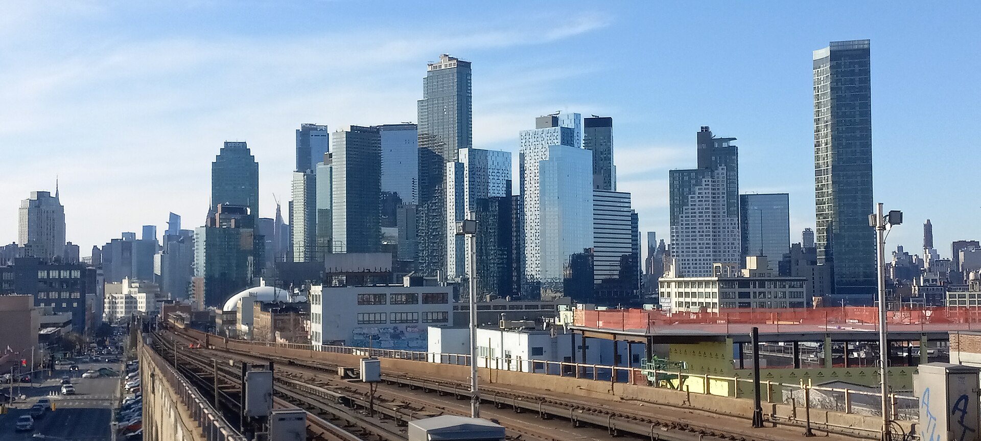 Gantry Plaza State Park featuring the historic Pepsi-Cola sign against the Midtown Manhattan skyline