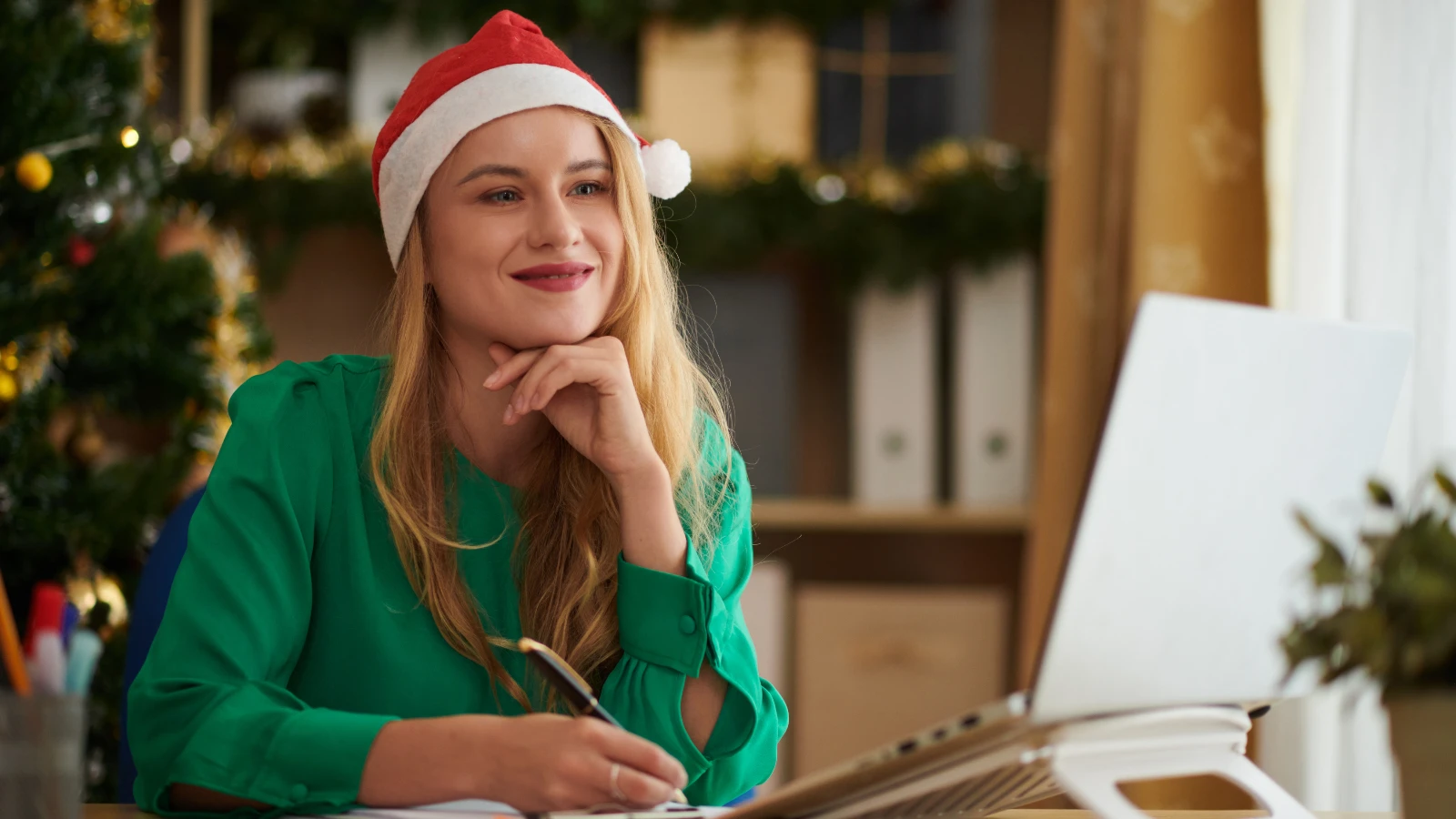 The Best Gift You Can Give Yourself This Christmas: Start an Online Course