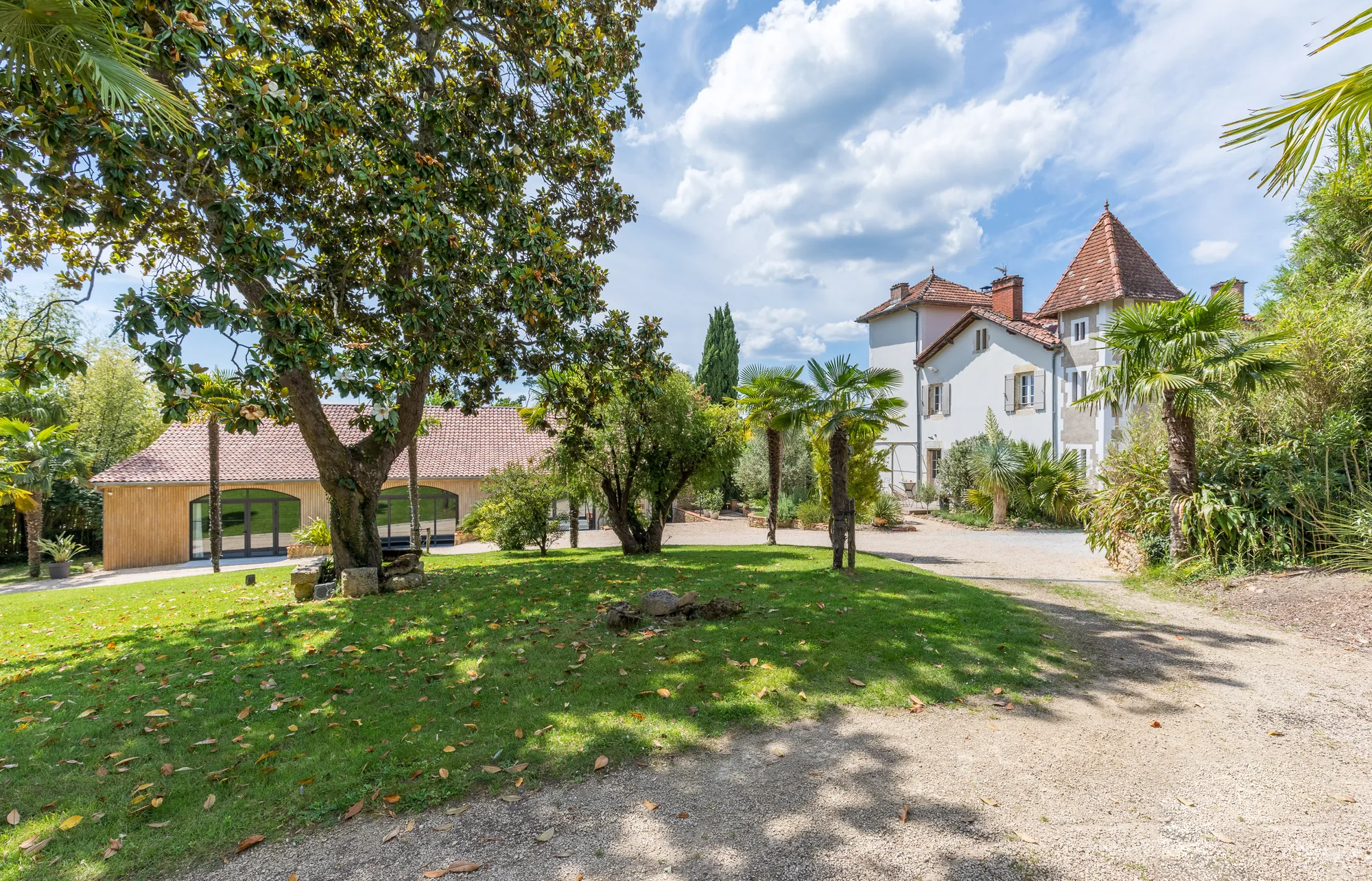Vue principale de Domaine du Grand Loustau villa à vendre à Lucbardez-et-Bargues 390 m2