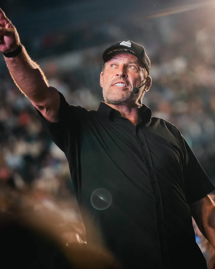 Tony Robbins auf der Buehne