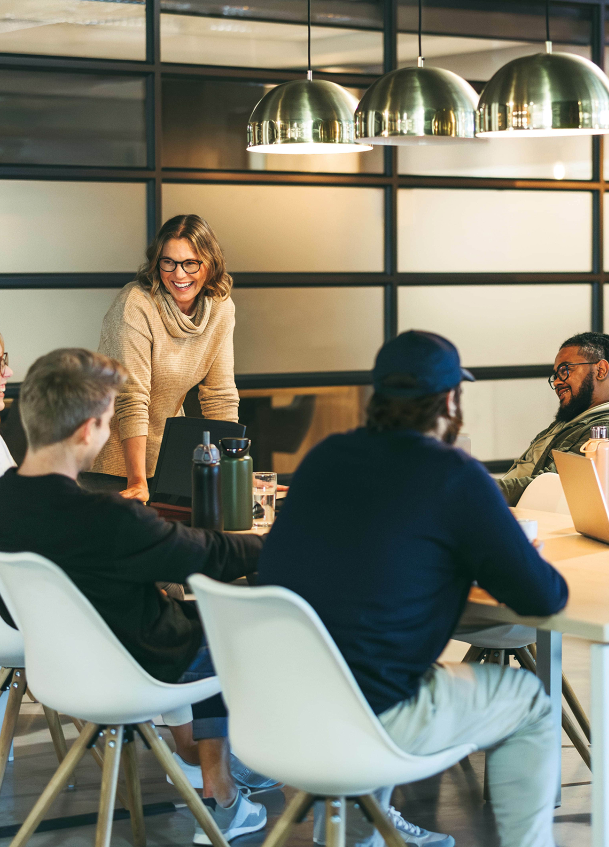 Agile Teams planen gemeinsam am Whiteboard – Lean Sherpas Trainingseinheit