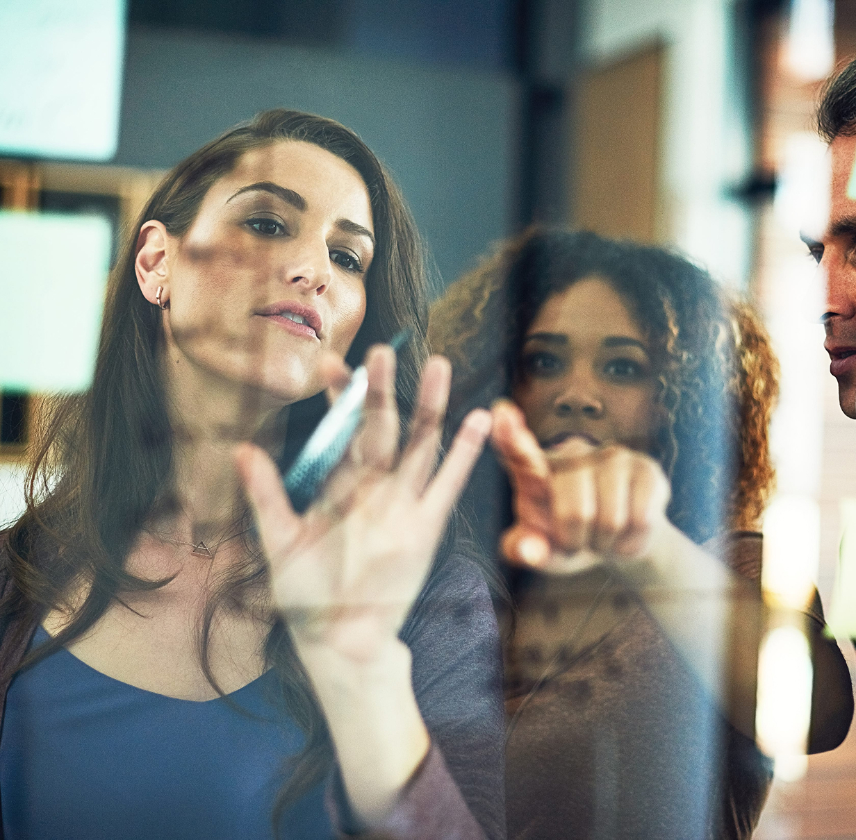 Team bei der Entwicklung von Ideen zur Profitsteigerung im Workshop