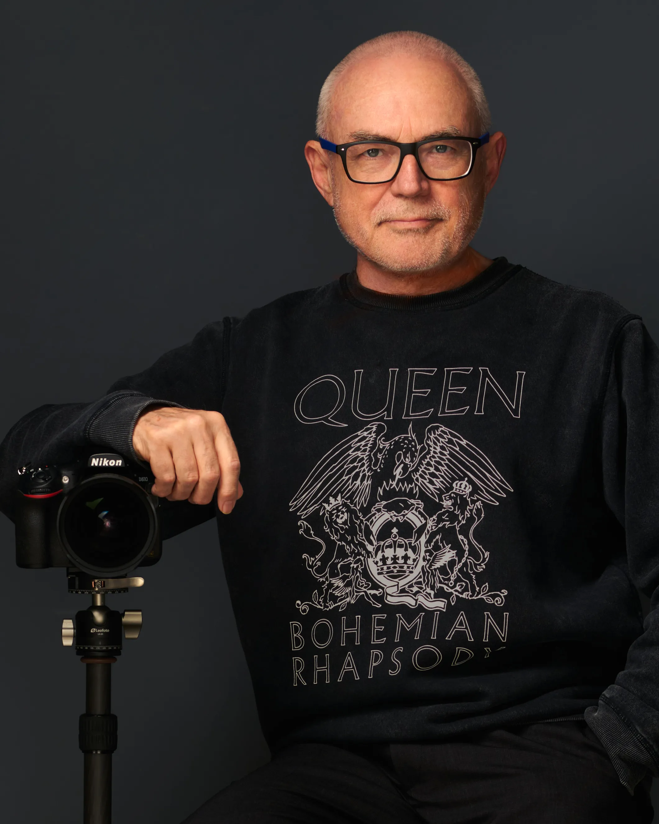 צילום פורטרט עסקי באווירה אותנטית ומלאת הבעה המיועד לאתר הבית שלצלם מהוד השרון בסטודיו.