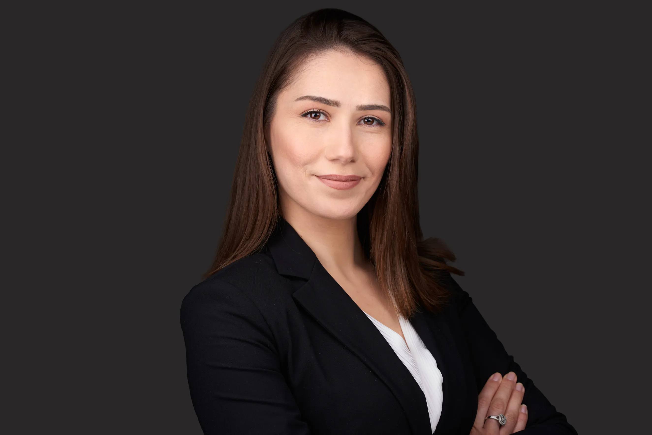 צילום עורכי דין מוקפד עבור אתר המשרד של עורכת דין מראשון לציון במבט המשרה אמינות וביטחון.