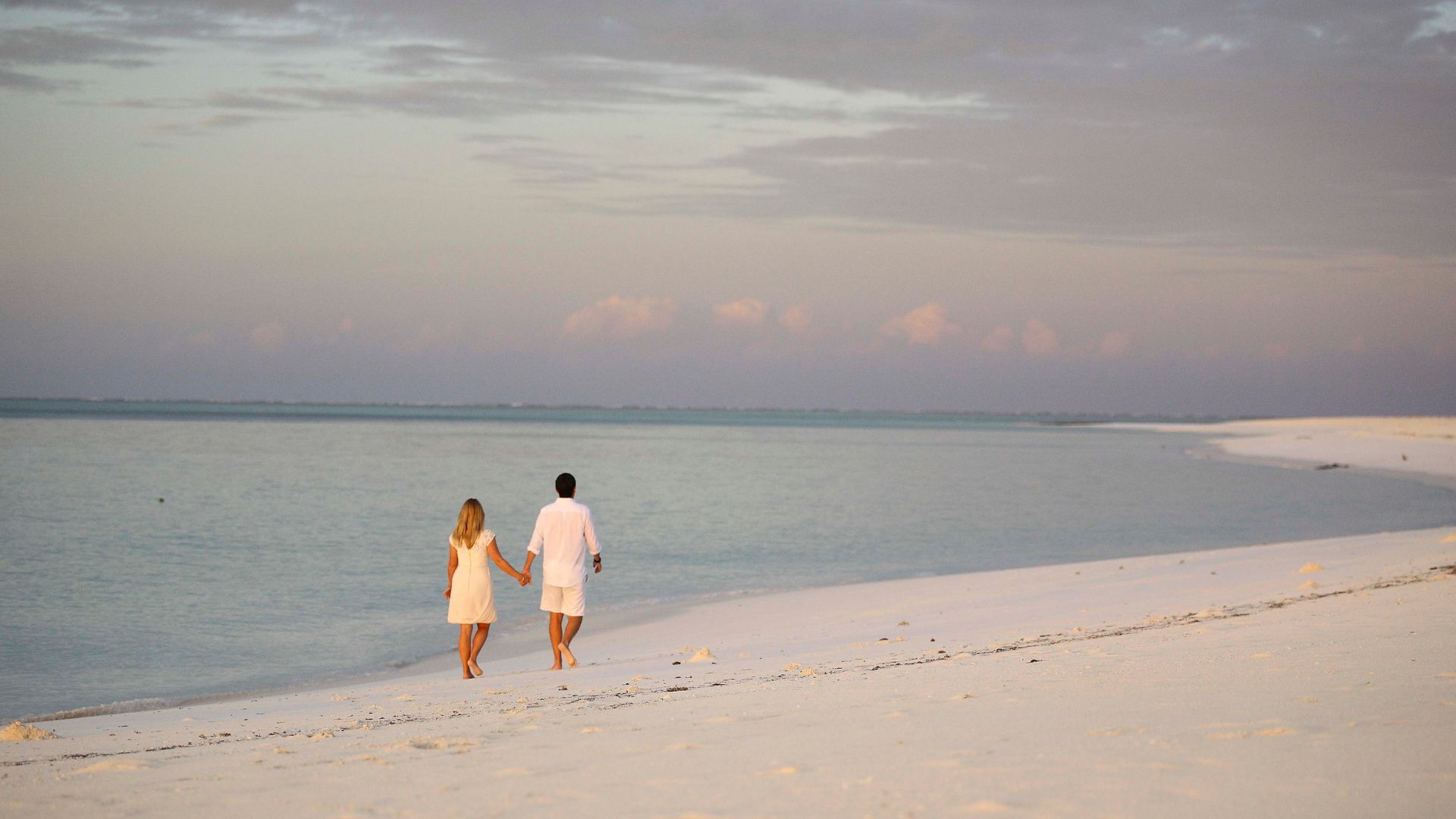 Enjoy private picnics, sunset dhow cruises, and candlelight dinners under the stars.