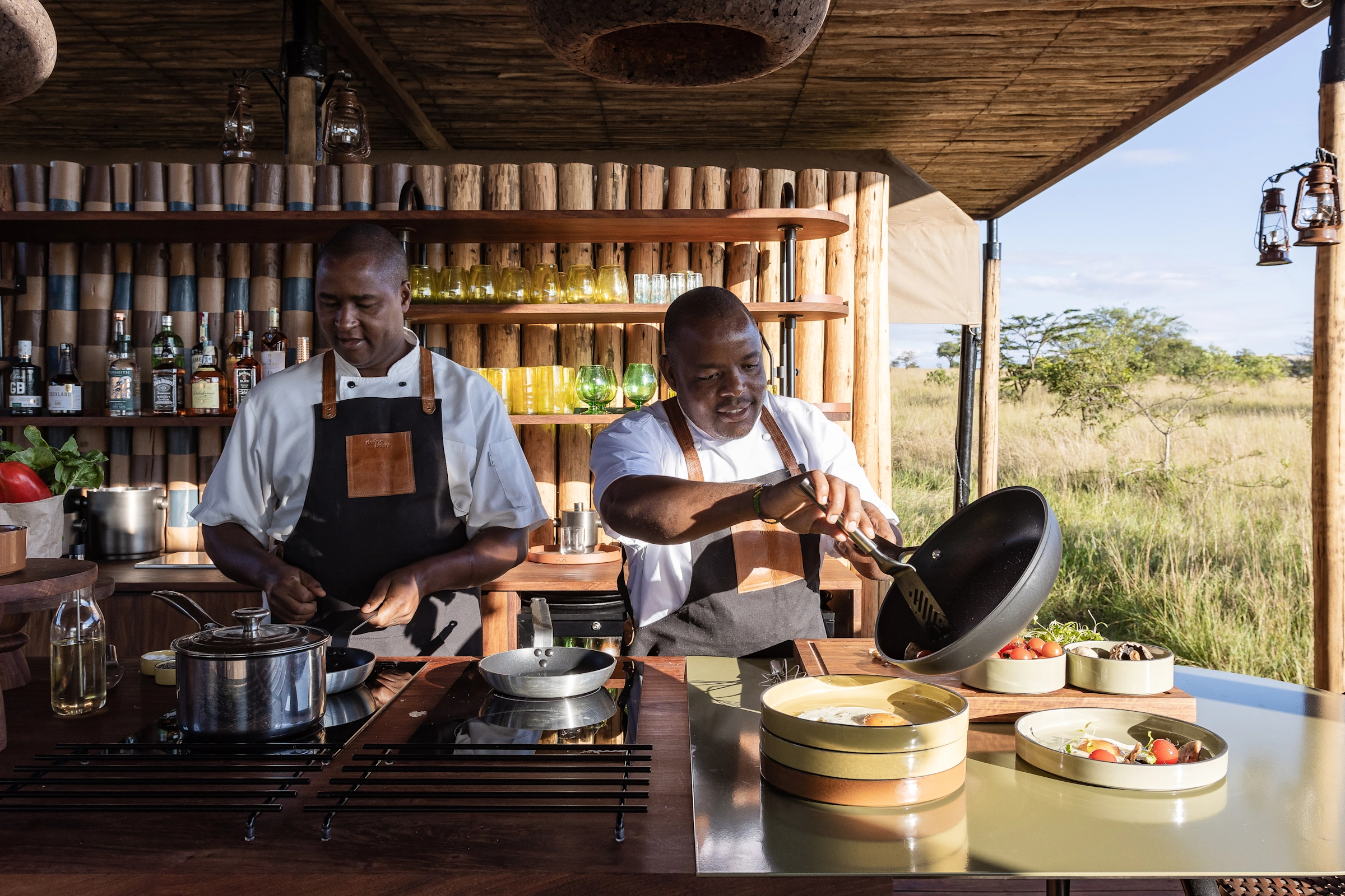 Creative menus with local and international flavors, served indoors or under the stars.
