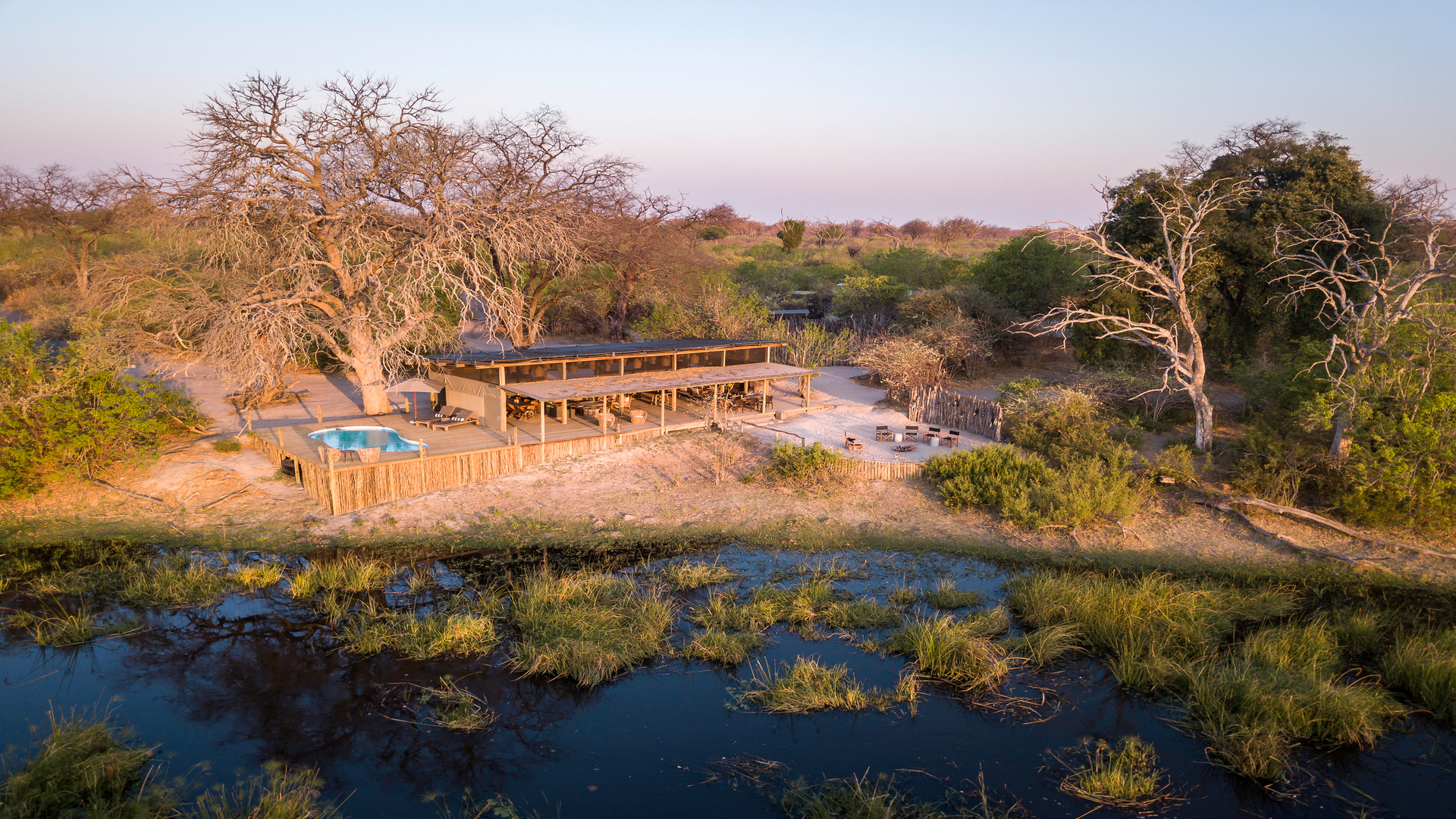 The camp runs almost entirely on solar energy, ensuring a light footprint and quiet, eco-friendly operation.