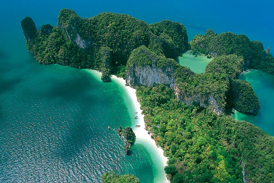 Surrounded by jungle, cliffs, and ocean, offering complete immersion in nature.