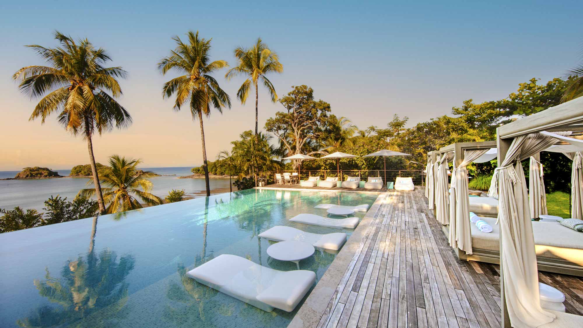 Ocean-facing pool with uninterrupted views across the Pacific.